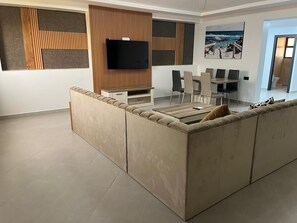 Interior - 5 minutes to the theme park! Family sized condo with game room & deck (tanger)