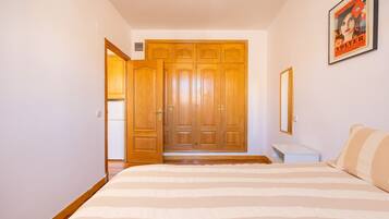 Tabla de planchar con plancha, cuna de viaje y wifi gratis