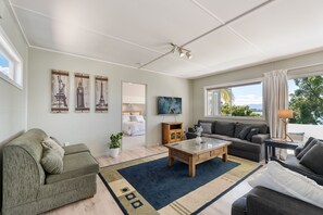 Living area - Hosts on the Coast Sunset Haven (Omokoroa)