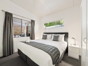 Tabla de planchar con plancha y Internet