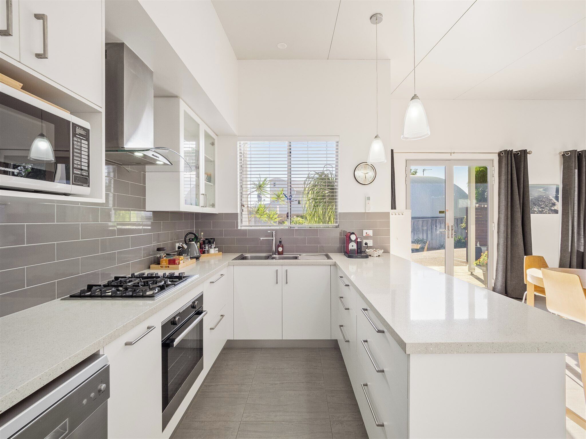 Mikrowelle, Ofen, Herdplatte, Geschirrspüler