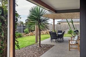 تناول الطعام بالخارج