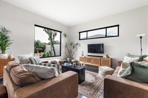 Télévision, cheminée