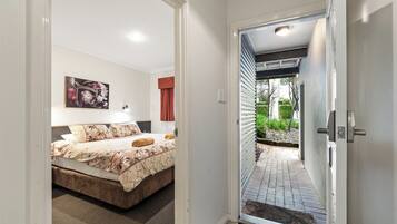 2 bedrooms, iron/ironing board, Internet