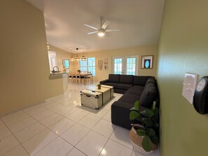 TV - Boho Pool Retreat • 6BR Sleeps 18 • Near Parks (Orlando)