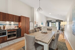 Micro-ondas, fogão, cooktop, lava-louças