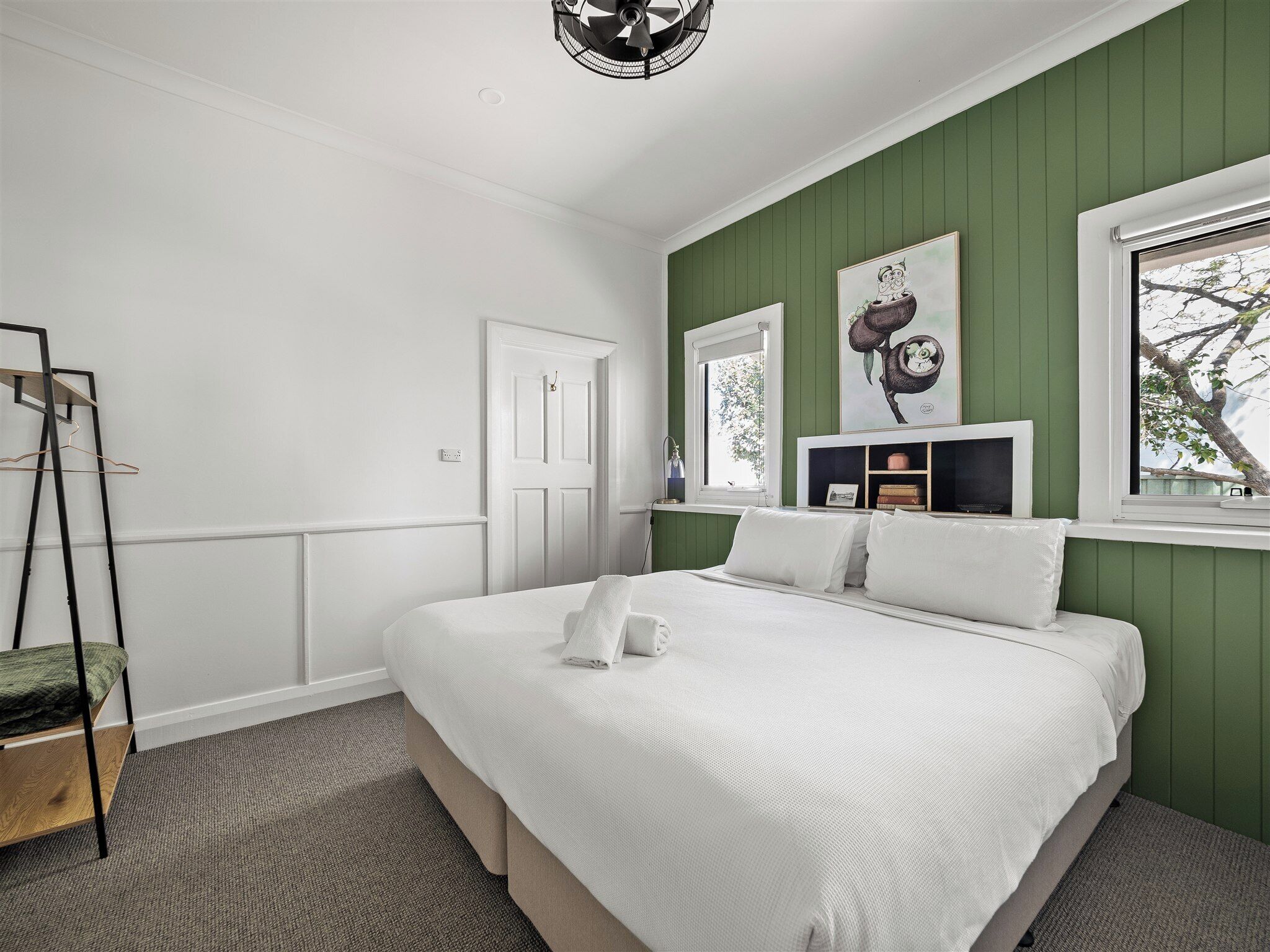 Fer et planche à repasser, accès Internet