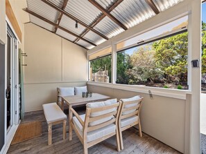Outdoor dining - Whitehouse Cottage | Margaret River (Margaret River)