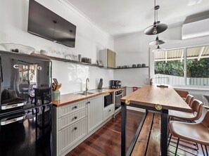 Micro-ondes, four, plaque de cuisson, lave-vaisselle