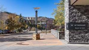 A stone building with a sign reading "Wyndham Resort at Avon". - Experience Mountain Luxury and Family Fun at Wyndham Resort at Avon- 2 Bd. Pres (Avon)