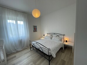 Iron/ironing board, WiFi, bed sheets - Lake View & Relax • Modern Apartment in the Medieval Village of Maggiana (Mandello del Lario)
