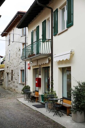 Exterior - Lake View & Relax • Modern Apartment in the Medieval Village of Maggiana (Mandello del Lario)