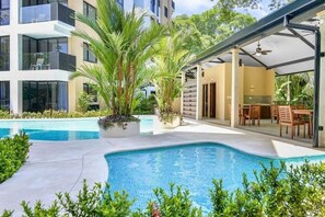 Pool - 6th floor, beach 5 minutes walking distance (Jacó)