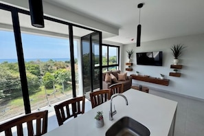 Interior - New Condo, 2 minutes from the beach (Jacó)