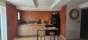 Coffee/tea maker, fridge, microwave, stovetop - Mini Loft in the Country [La MEXI K-LINE] [La MEXI K-LINE (Entrecasteaux)