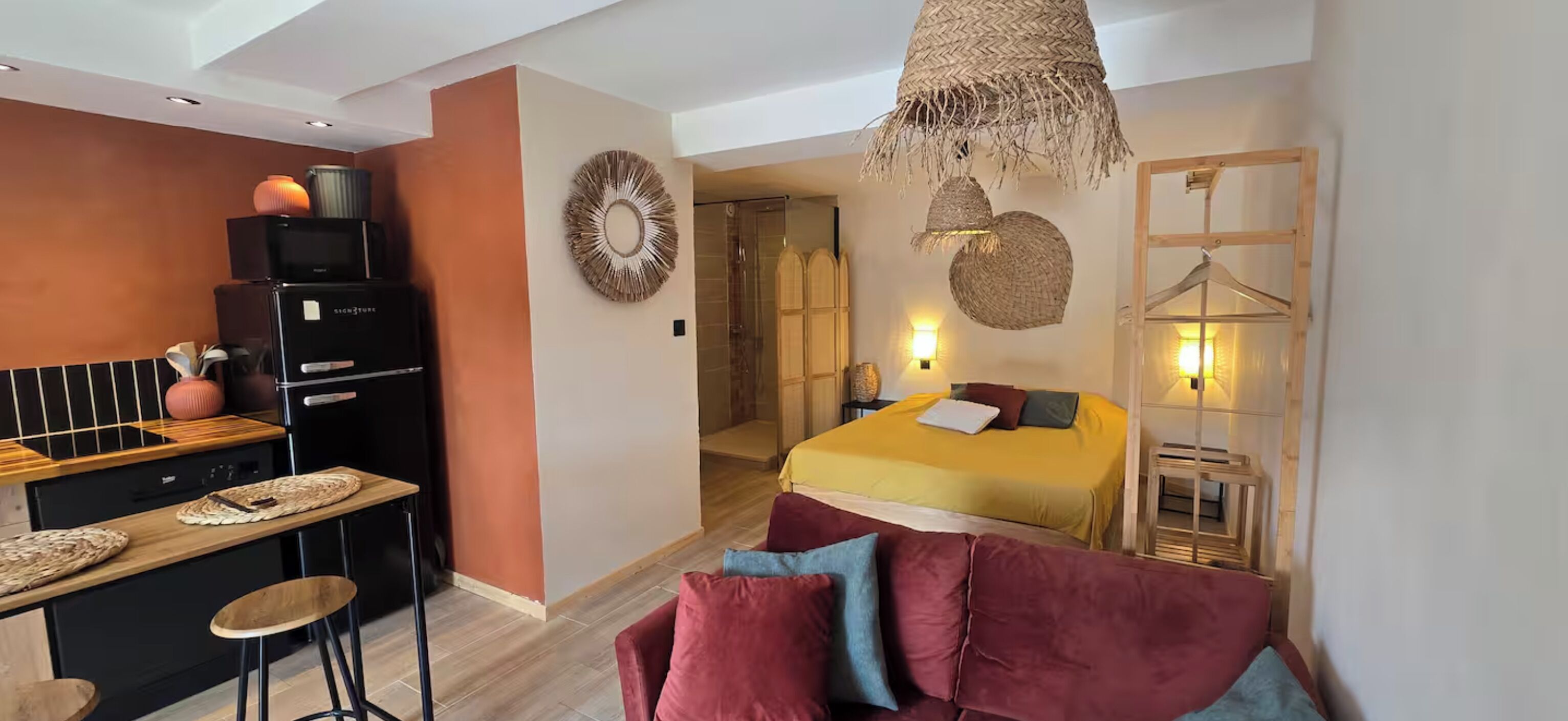 1 chambre, fer et planche à repasser, lit parapluie, Wi-Fi gratuit