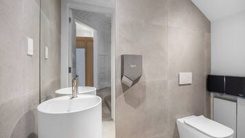 Felles sovesal – comfort, for menn og kvinner, ikke-røyk, aircondition | Bad