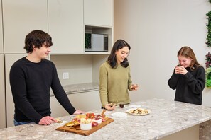 Shared kitchen - Capsule residence (Montréal)