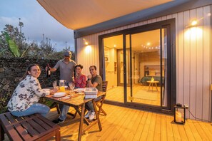 تناول الطعام بالخارج