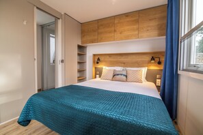 مكواة/لوح كي وواي فاي وملاءات أسرّة