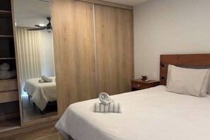WiFi, bed sheets - 7th floor, beach 5 min walking distance (Jacó)