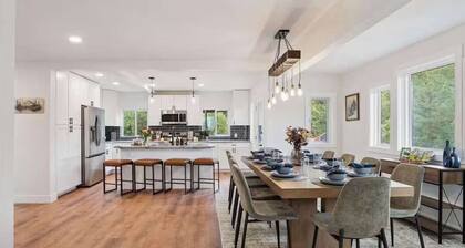 15 min to Pearl St in Boulder! Rope Course, Hot Tub & Views