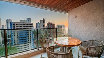 City Apartment | Outdoor dining