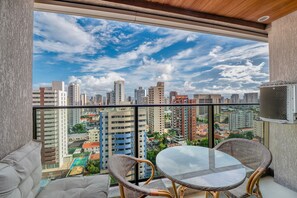 Comfort Apartment | Outdoor dining - Beach Class Meireles by Carpediem Ocean View (Fortaleza)