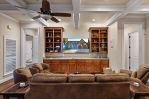 المنشأة من الداخل