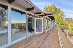 Terrace/patio - Mid-Century Modern Retreat with Mill Valley Views (Mill Valley)