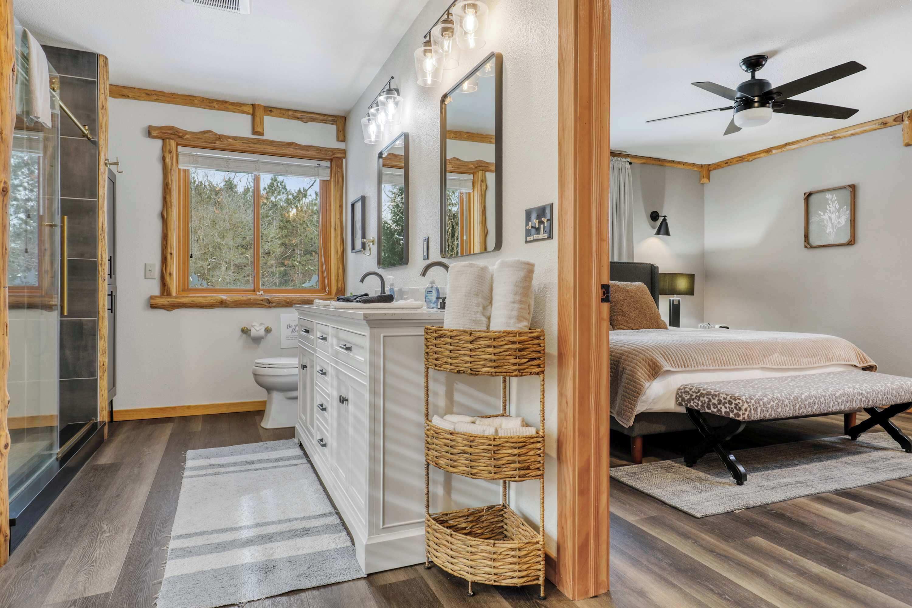 5 camere, una scrivania, ferro/asse da stiro, culla da viaggio