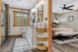 5 camere, una scrivania, ferro/asse da stiro, culla da viaggio