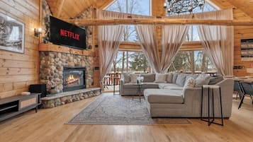 TV, caminetto, tavolo da calcetto, studio