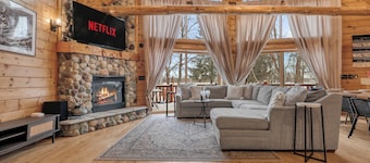 6 min to Kalahari - King Suite - Game Room - Pets