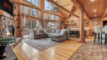 TV, caminetto, tavolo da calcetto, studio