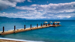 A pier extending into a calm sea with a mountainous backdrop. - Lake Tahoe 2BR Lodge Villa – Fireplace, Full Kitchen & Steps to Incline Village (Incline Village)
