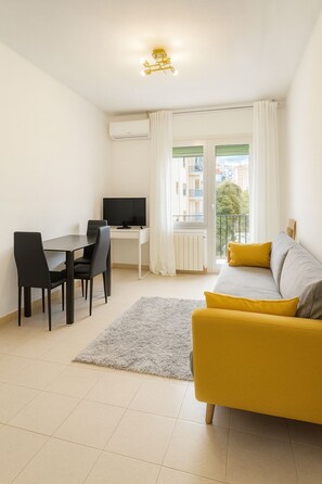 Comfort Apartment, Balcony, City View | Living area - Apartamento nuevo renovado cerca del mar (Sant Adria de Besos)