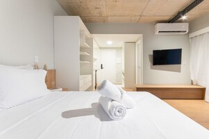 Apartamento clásico | 1 dormitorio, espacio para trabajar con un portátil, cortinas opacas