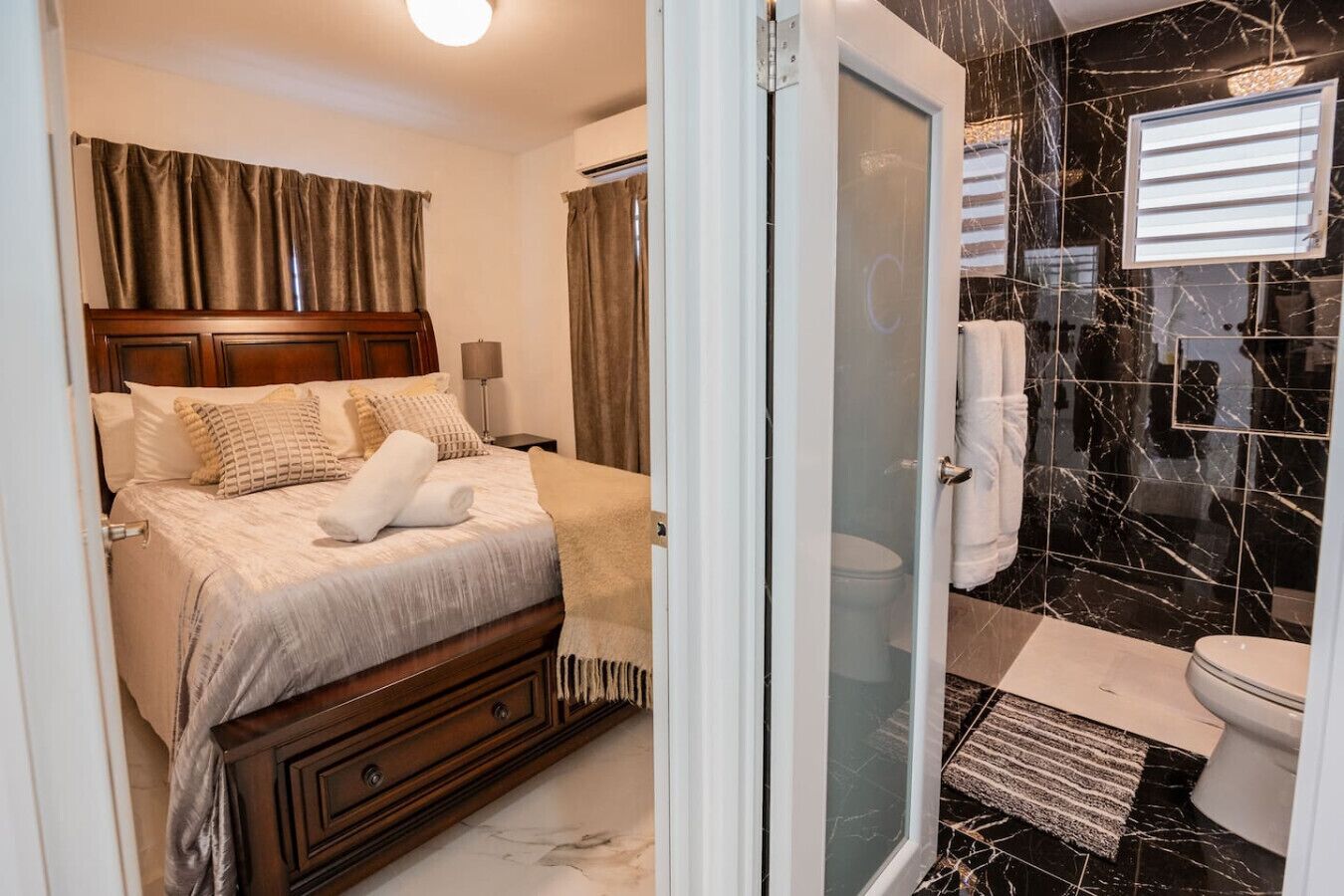 2 dormitorios, tabla de planchar con plancha, wifi gratis y ropa de cama