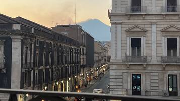 Deluxe Room, Mountain View | Teres/patio