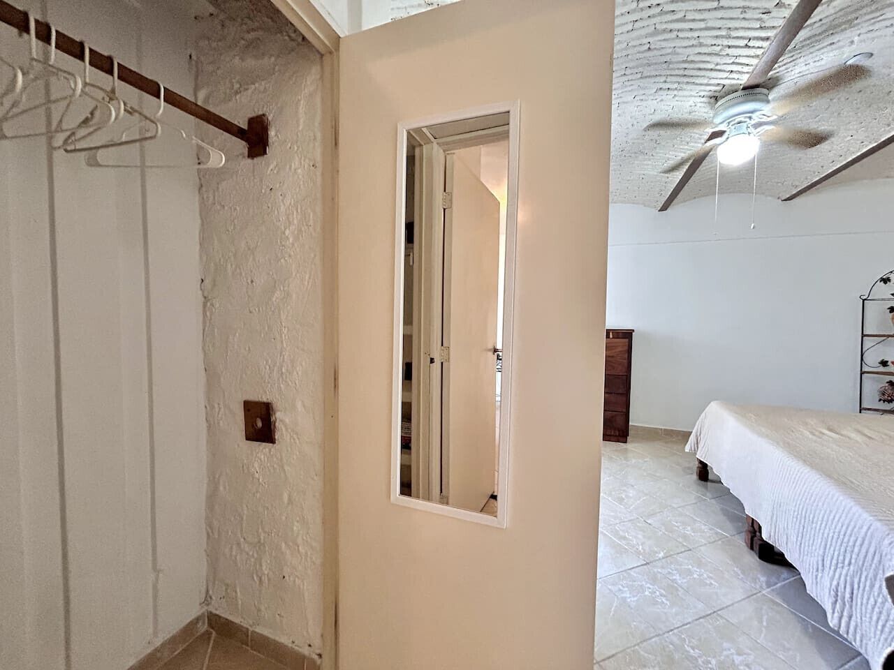 Rideaux occultants, fer et planche à repasser, Wi-Fi gratuit