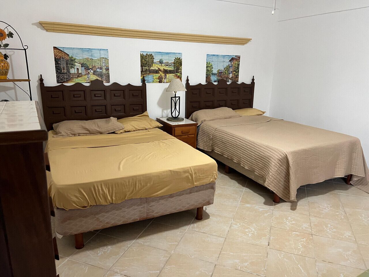 Cortinas blackout, tabla de planchar con plancha y wifi gratis 