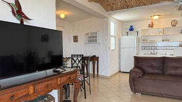 Basic Apartment | Living area