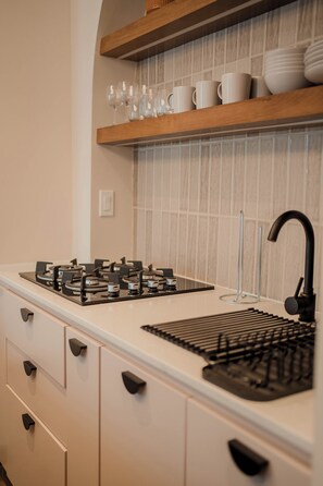 Luxury Studio Suite, Patio, Courtyard View | Private kitchen | Mini-fridge, microwave, stovetop, coffee/tea maker - Life Hospitality Apartments (Ensenada)