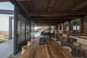 Outdoor dining - Casa UNO | Cuatro Cuatros (Valle de Guadalupe)