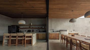 Réfrigérateur, micro-ondes, four, cafetière/bouilloire