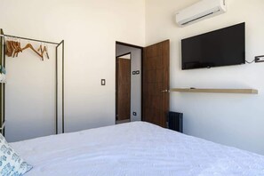WiFi - 3BR Home w/Terrace & View nr VDG (Ensenada)