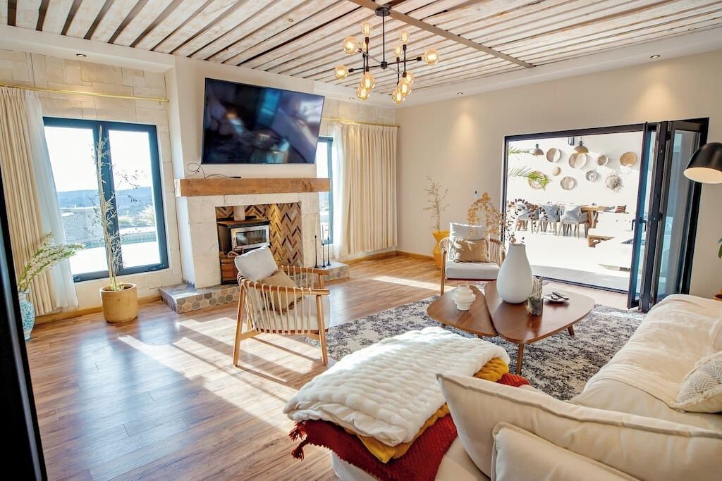 TV, lareira, escritórios