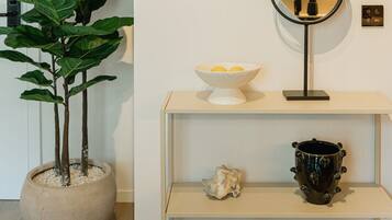 Studiosuite | Bügeleisen/Bügelbrett, kostenloses WLAN