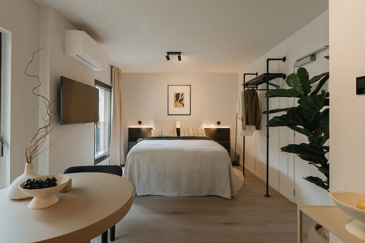 Studio Suite | Iron/ironing board, free WiFi